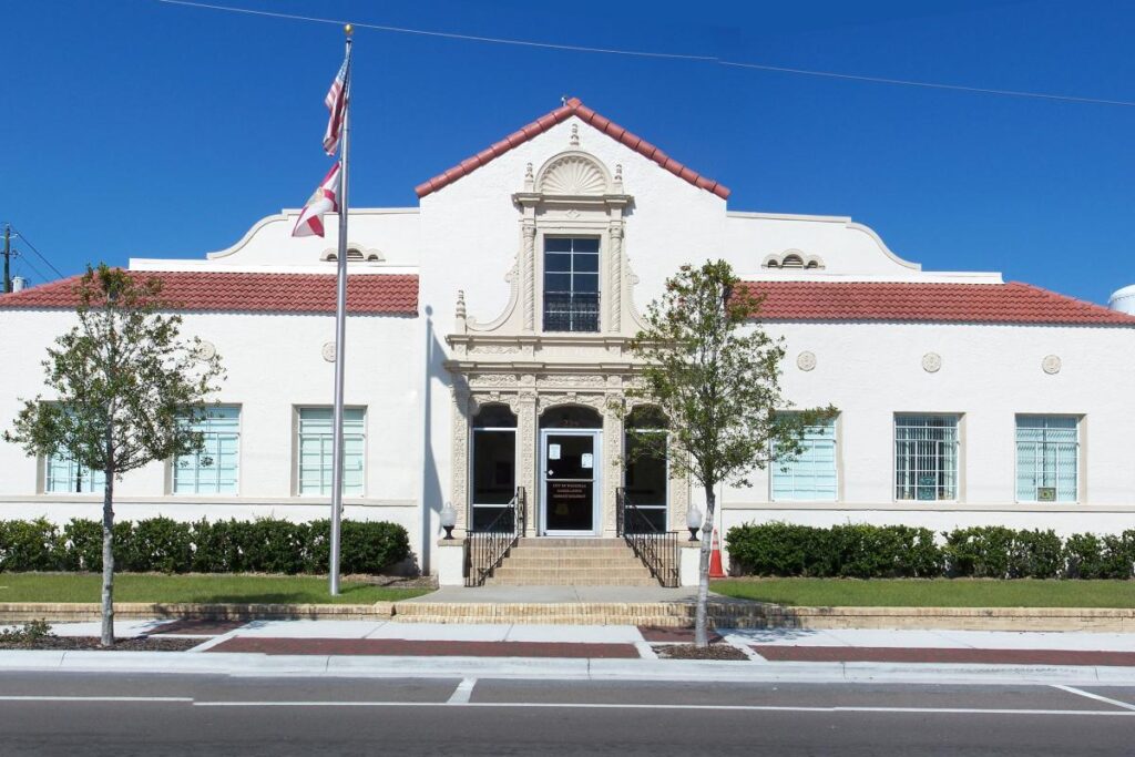 wauchula-city-hall